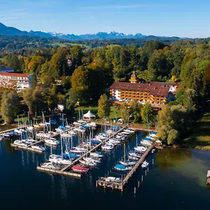 https://yachthotel-chiemsee.com-bavaria.com