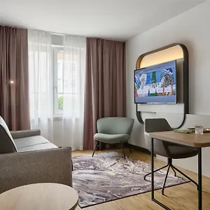 Hotell June Six